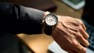 Por solo 64 euros: así es el reloj de carga solar que está arrasando entre los hombres este verano