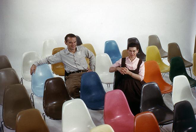 Los creadores de la silla 'Eames Fiberglass'
