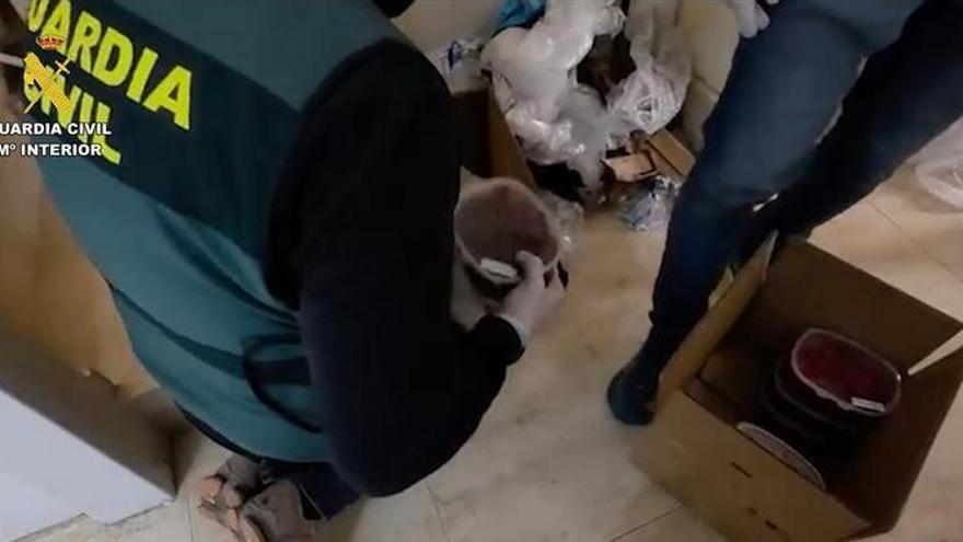 La Guardia Civil desmantela un laboratorio de golosinas con droga en Orihuela Costa