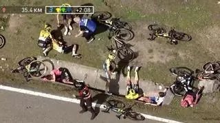 Gravísima caída en la Itzulia con Vingegaard, Roglic y Evenepoel