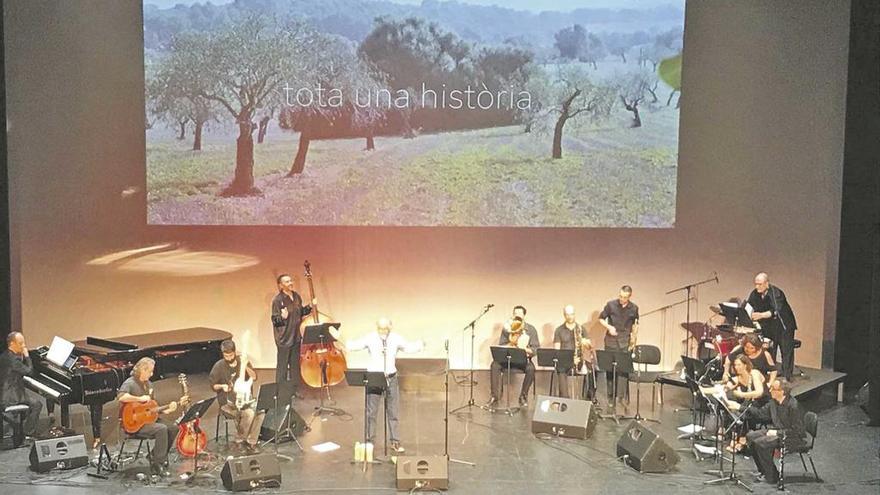 La Banda de Música de Algaida acompañó al músico durante el concierto del sábado.