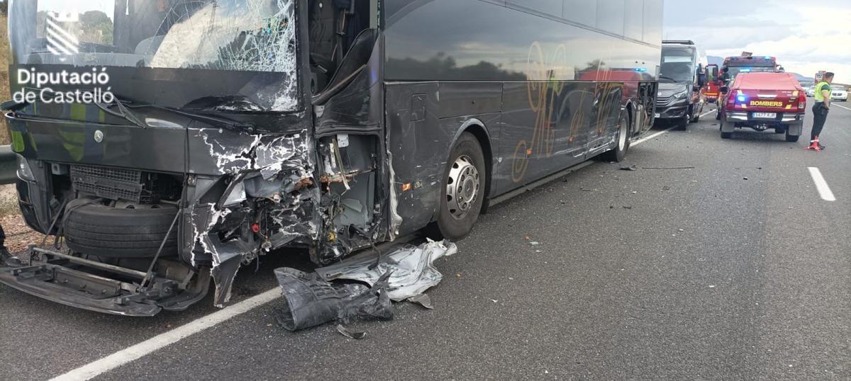 Uno de los autobuses afectados en el accidente
