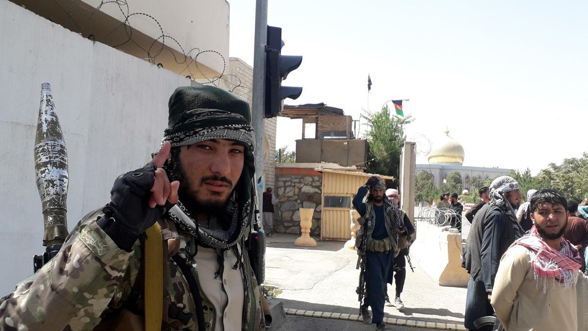 Los talibanes toman 15 capitales tras caer Kandahar, Lashkargah y Firozkoh
