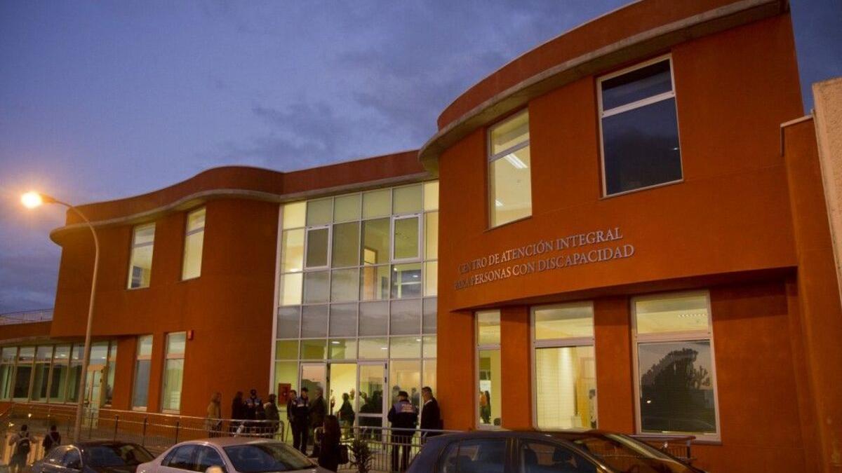 Fachada del centro de atención integral para personas con discapacidad.