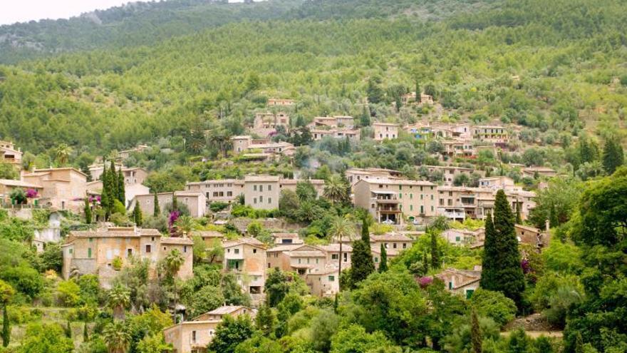 Una vista general de Deià.