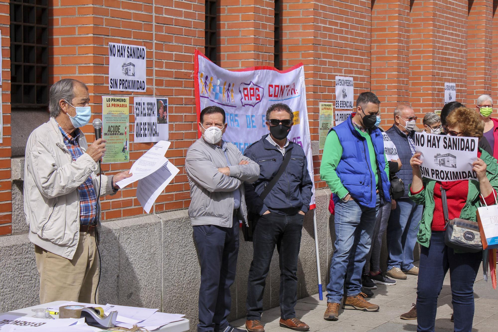 Protesta vecinal en el centro de salud de Severo Ochoa