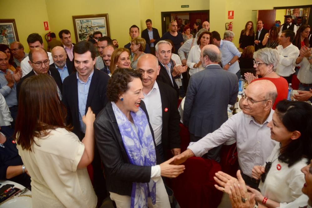 Protesta de Ence a las puertas de un mitin de Valerio en Pontevedra