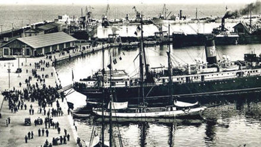 Das Dampfschiff „Mallorca&quot; 1912 vor dem Auslaufen im Hafen von Alicante