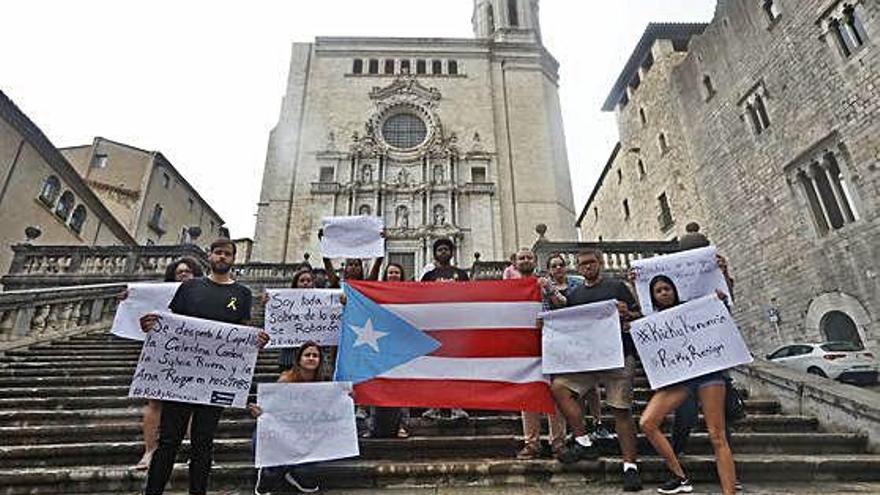 Girona Estudiants porto-riquenys protesten en contra de Ricardo Roselló