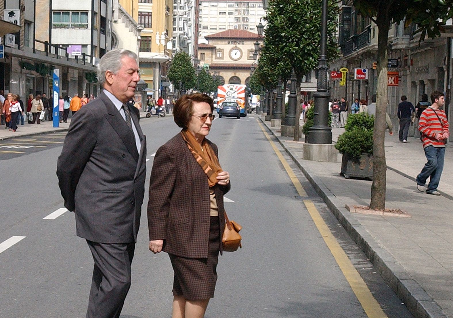 EN IMÁGENES: La relación de Mario Vargas Llosa con Asturias