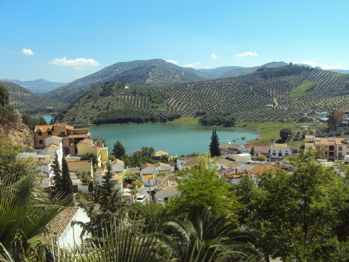 Panorámica desde el barrio del Coso, en Iznájar.