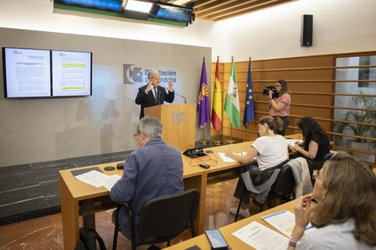 Salvador Fuentes presenta las alegaciones de la Diputación al plan de obras hidráulicas 2028-2033.