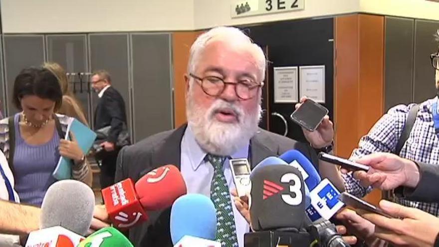 Cañete: "Me siento legitimado para seguir ejerciendo de comisario"