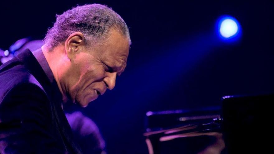 El pianista estadounidense McCoy Tyner en el escenario Miles Davis Hall durante la 43 edición del Festival de Jazz de Montreux.