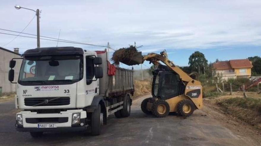 Inicio de las obras en uno de los viales de Forcarei.