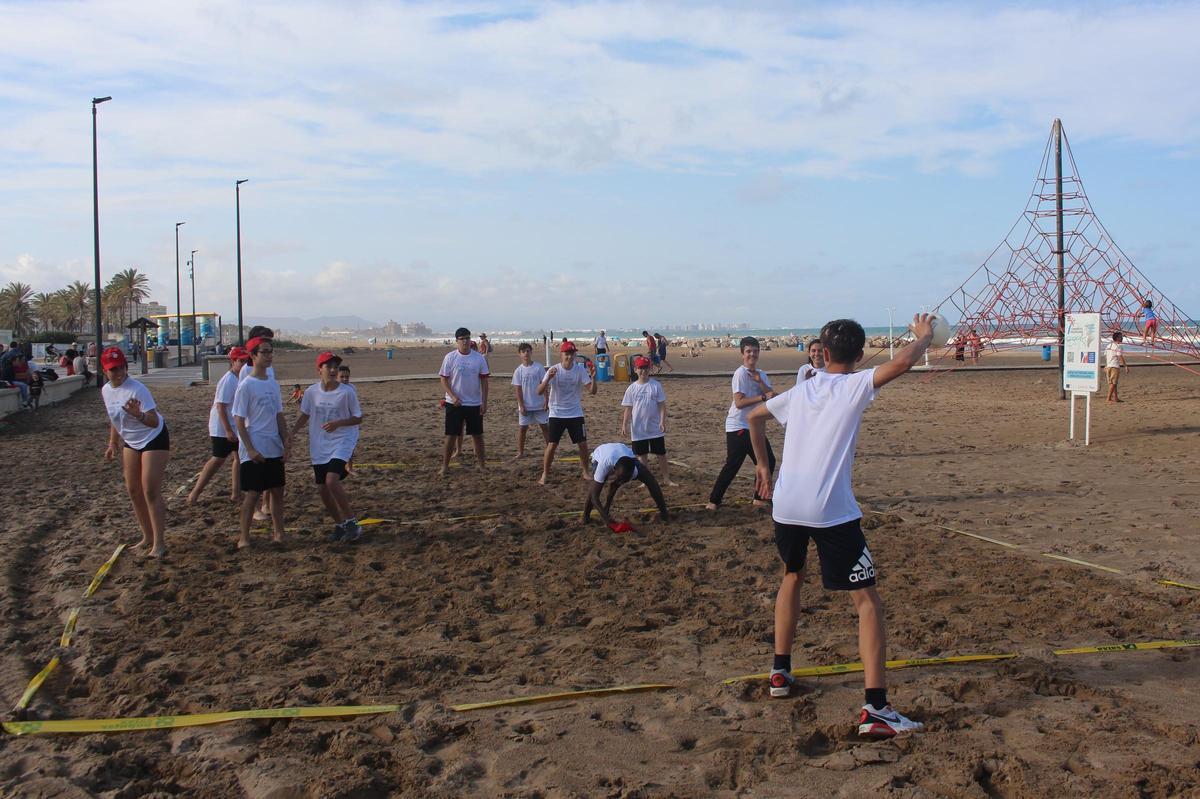 Durant la vesprada es realitzarà una gimkana de jocs tradicionals i el lliurament de trofeus de les competicions de raspall i galotxetes.