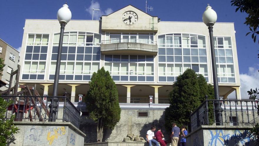 Fachada del Ayuntamiento de Arteixo. |  J. V.