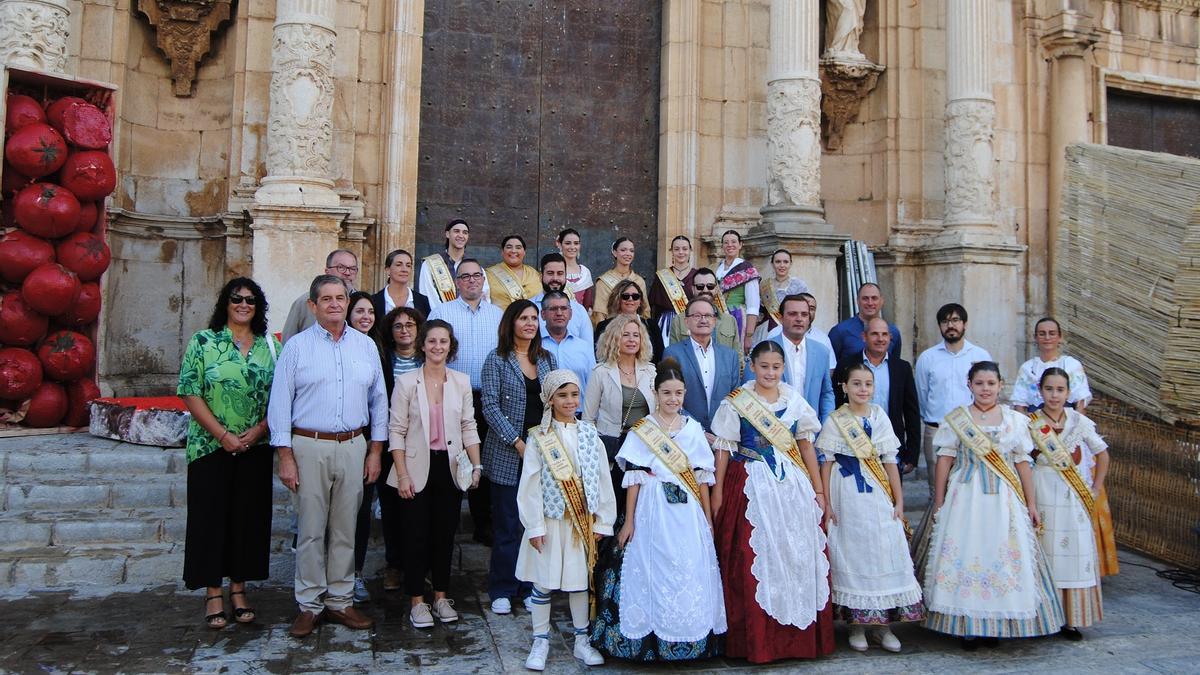 El evento se ha inaugurado esta mañana con la presencia de las autoridades, festeras y festeros.