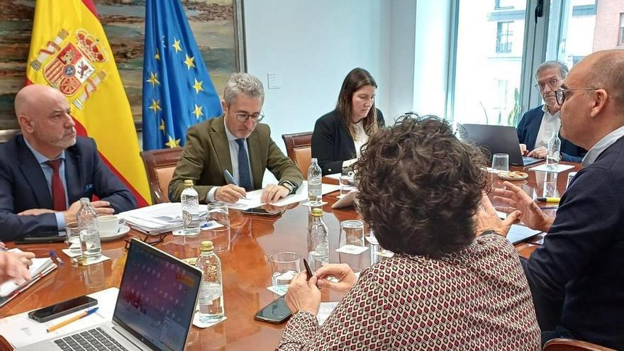 El Gobierno estudia impulsar las lenguas cooficiales en la Administración estatal