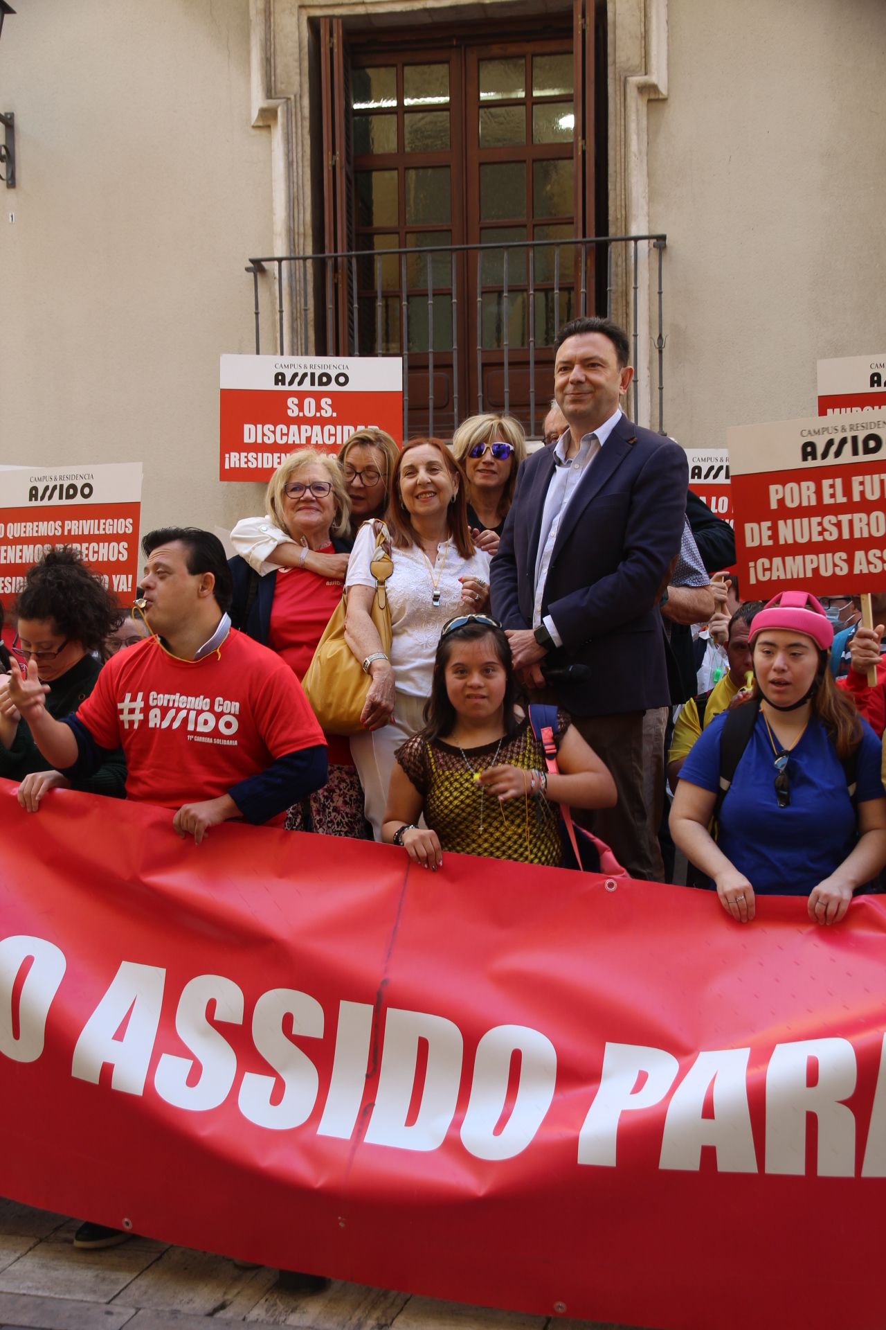 Concentración de Assido en Murcia ante la CHS