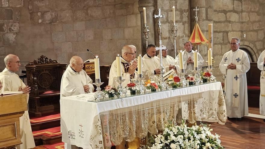 Don Juan Cascos, 50 años de cura en Mérida