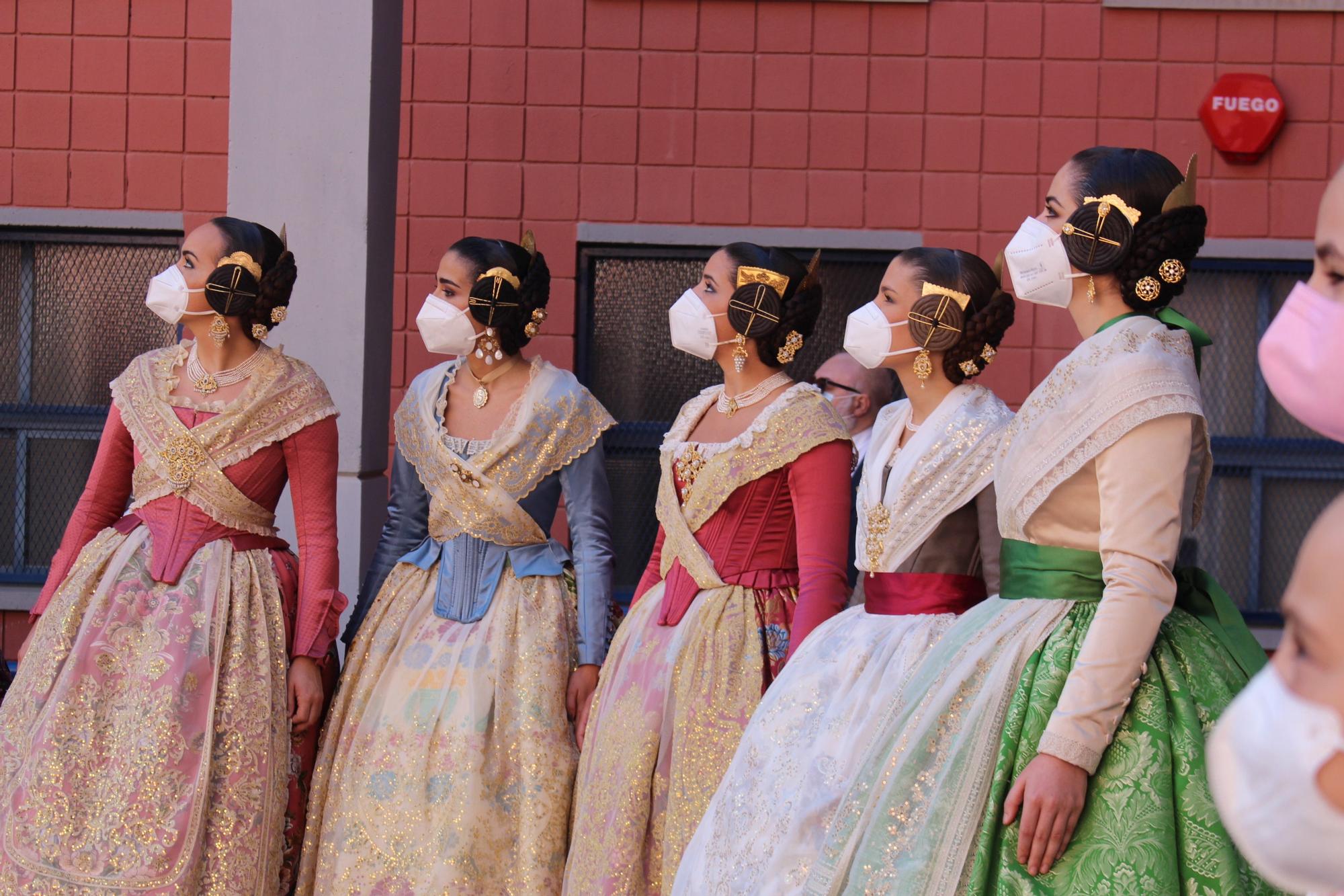 Carmen, Nerea y las cortes acompañan a las fallas de Quart y Xirivella en la procesión de la Senyera