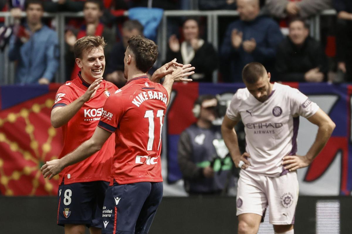Pablo Ibáñez celebra con Kike Barja el 2-0.