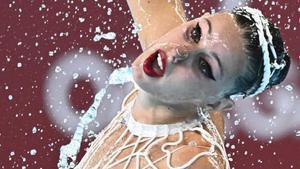Iris Tió, durant la seva actuació en el solo artístic. | JULIEN DE ROSA / AFP