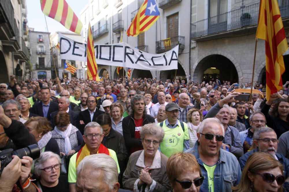 Unes 1.500 persones acompanyen Marta Madrenas a declarar