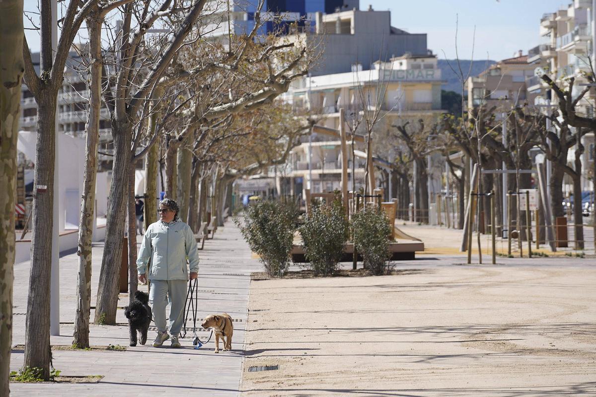 Palamós estrena el nou passeig del Mar: setze mesos d’obres i una inversió de 6,6 milions Palamós estrena el nou passeig del Mar: setze mesos d’obres i una inversió de 6,6 milions