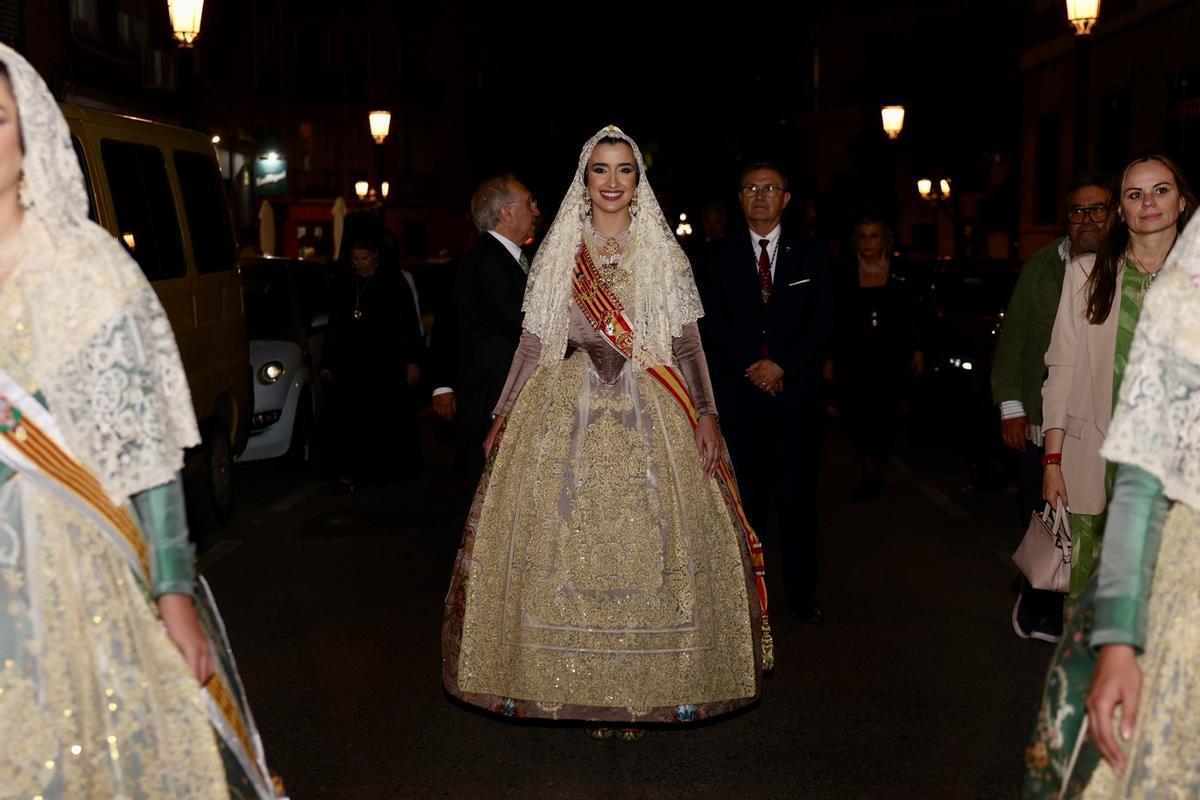 El Cristo de la Fe desfila por Saïdía acompañado por Carmen Prades y la corte mayor