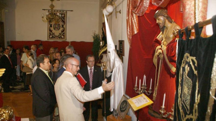 Imagen de la inauguración de la exposición celebrada anoche en el Casino de la calle Mayor.