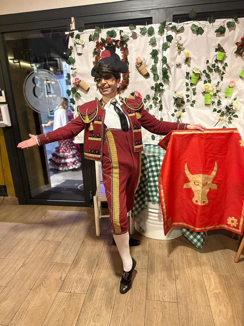 Asistentes a la fiesta de carnaval en el restaurante O 48 da Platería.