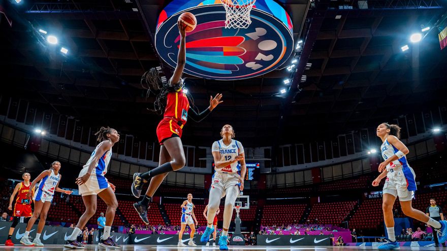 Awa Fam se doctora y guía a España a la final del Eurobasket