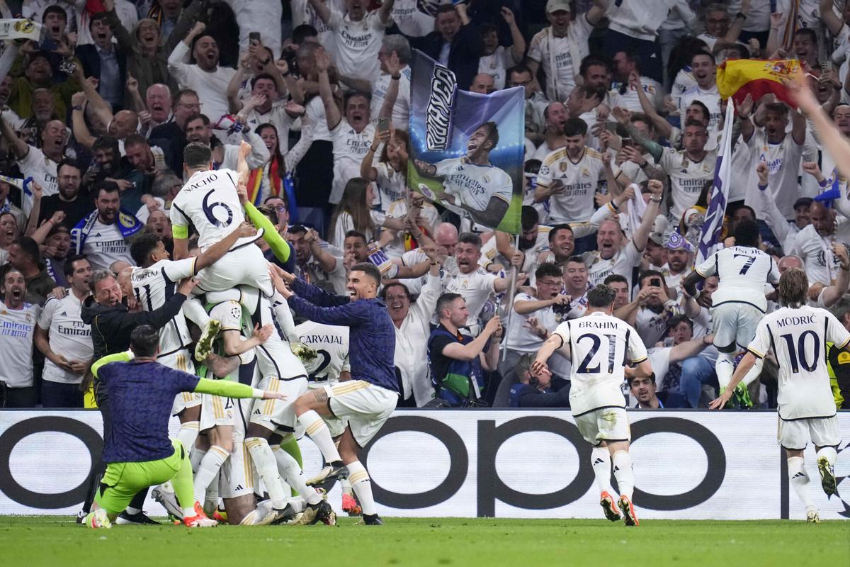 Los jugadores del Madrid celebran el gol de Joselu que le dio el pase a la final de Champions de la temporada pasada.