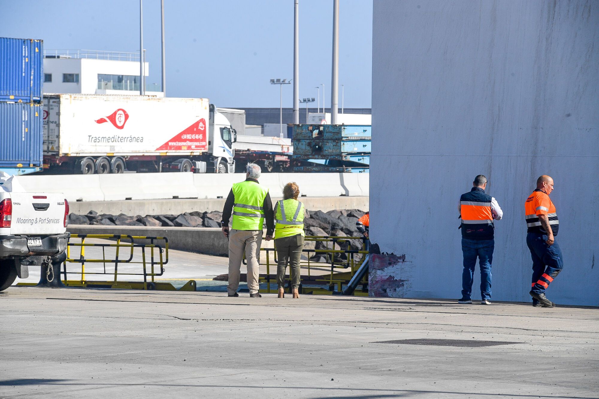 Un barco de Naviera Armas-Trasmediterránea impacta contra un muelle en el Puerto de Las Palmas