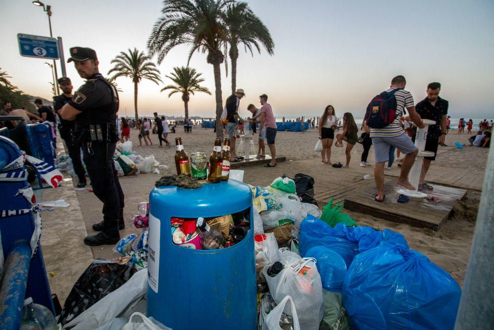 Tras la «Cremá» de los numerosos monumentos fogueriles hemos disfrutado de una ciudad que ha amanecido limpia gracias al trabajo de los equipos de UTE Alicante