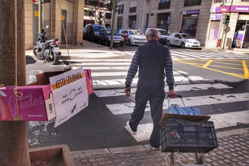 Cesta solidaria y paseo por sc  | 02/06/2020 | Fotógrafo: María Pisaca Gámez