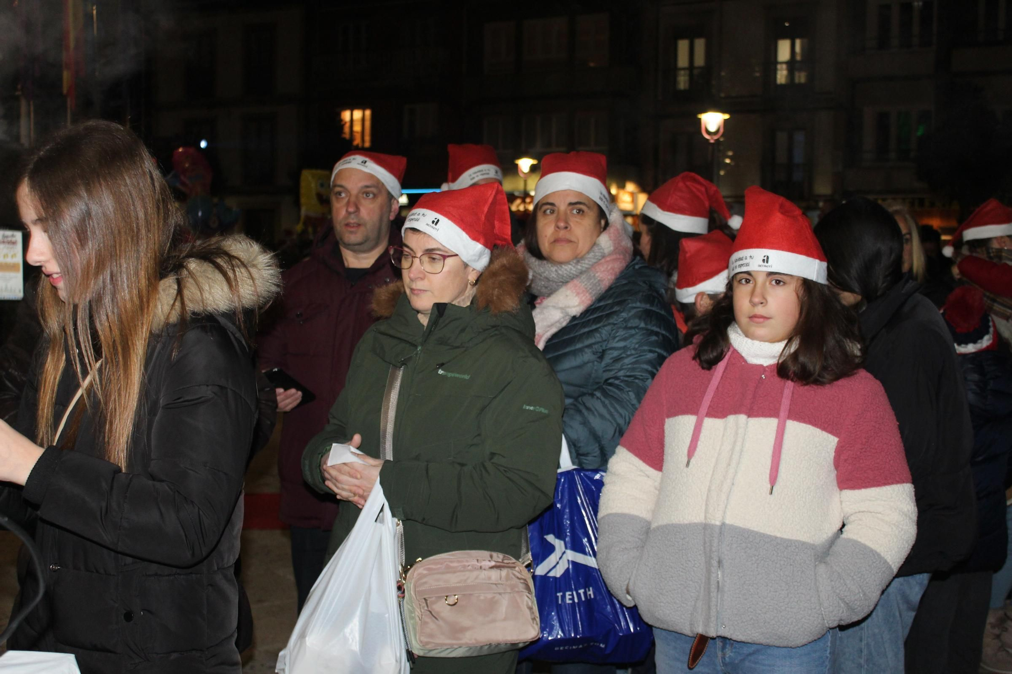 Villaviciosa 'descorcha' la Navidad con un brindis multitudinario
