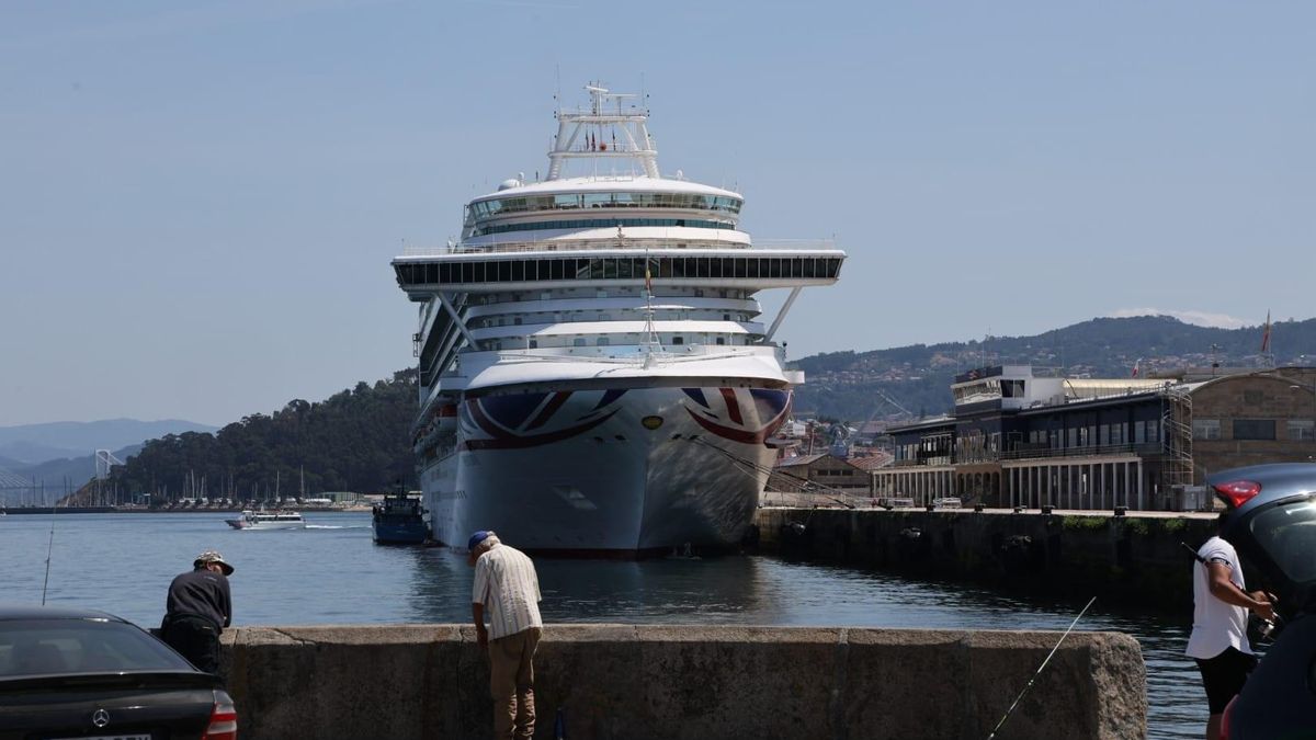 El «Ventura», esta mañana en Vigo.