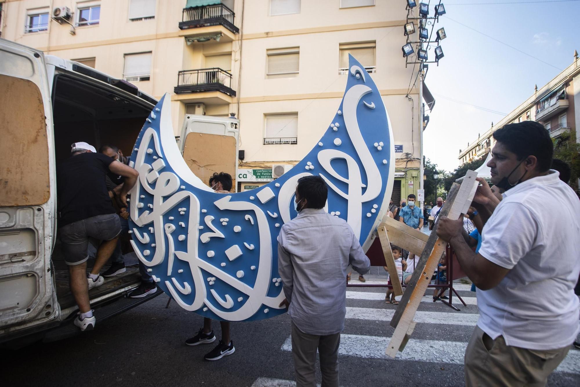 Retirada de símbolos islámicos en la falla Duque de Gaeta