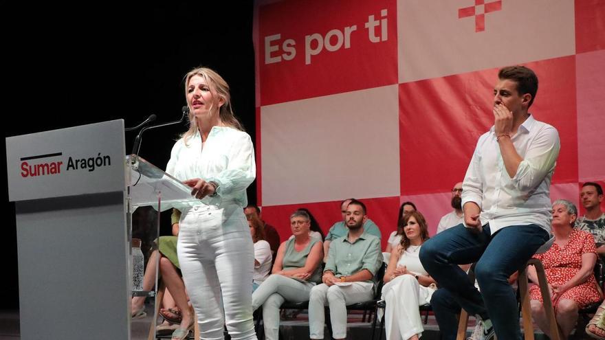 La líder de Sumar, Yolanda Díaz, con Jorge Pueyo, de CHA, en un mitín celebrado en Zaragoza en la última campaña electoral de las generales.