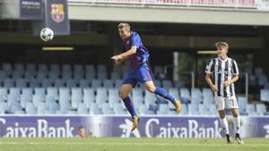 Oriol Busquets está haciendo una muy buena temporada en el Barcelona B