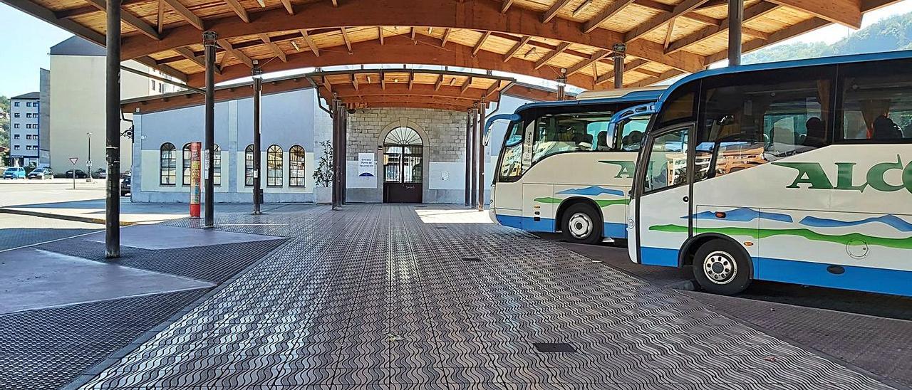 La estación de autobuses de La Felguera. | E. P.