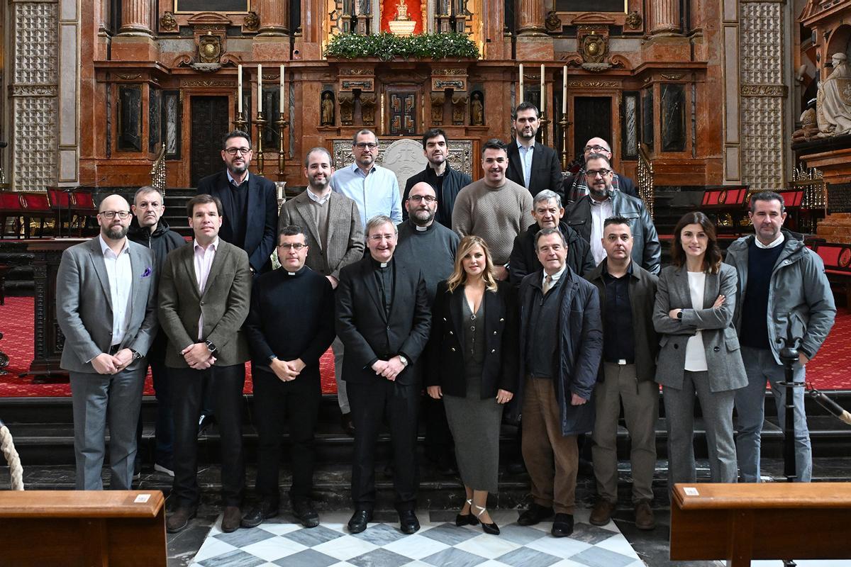 Equipo del Cabildo, arquitecto conservador y miembros de las empresas implicadas en el proyecto de protección contra incendios de la Mezquita Catedral.