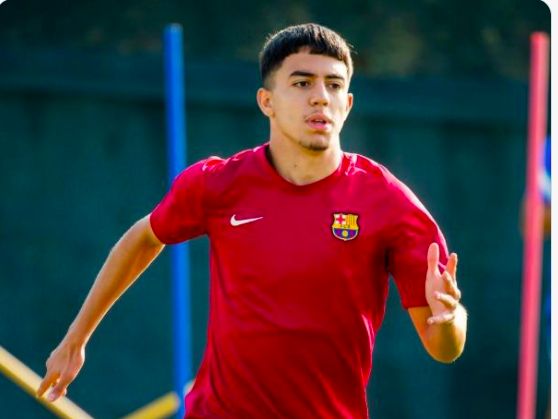 Ilias, en un entrenamiento con el Barça B.