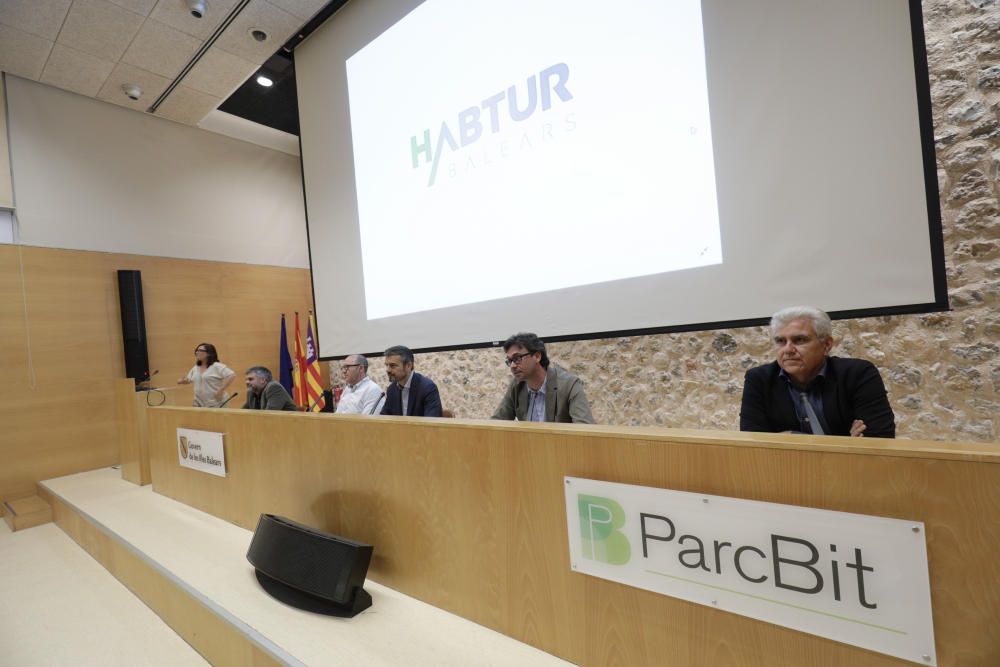 Debate sobre alquiler turístico organizado por Habtur