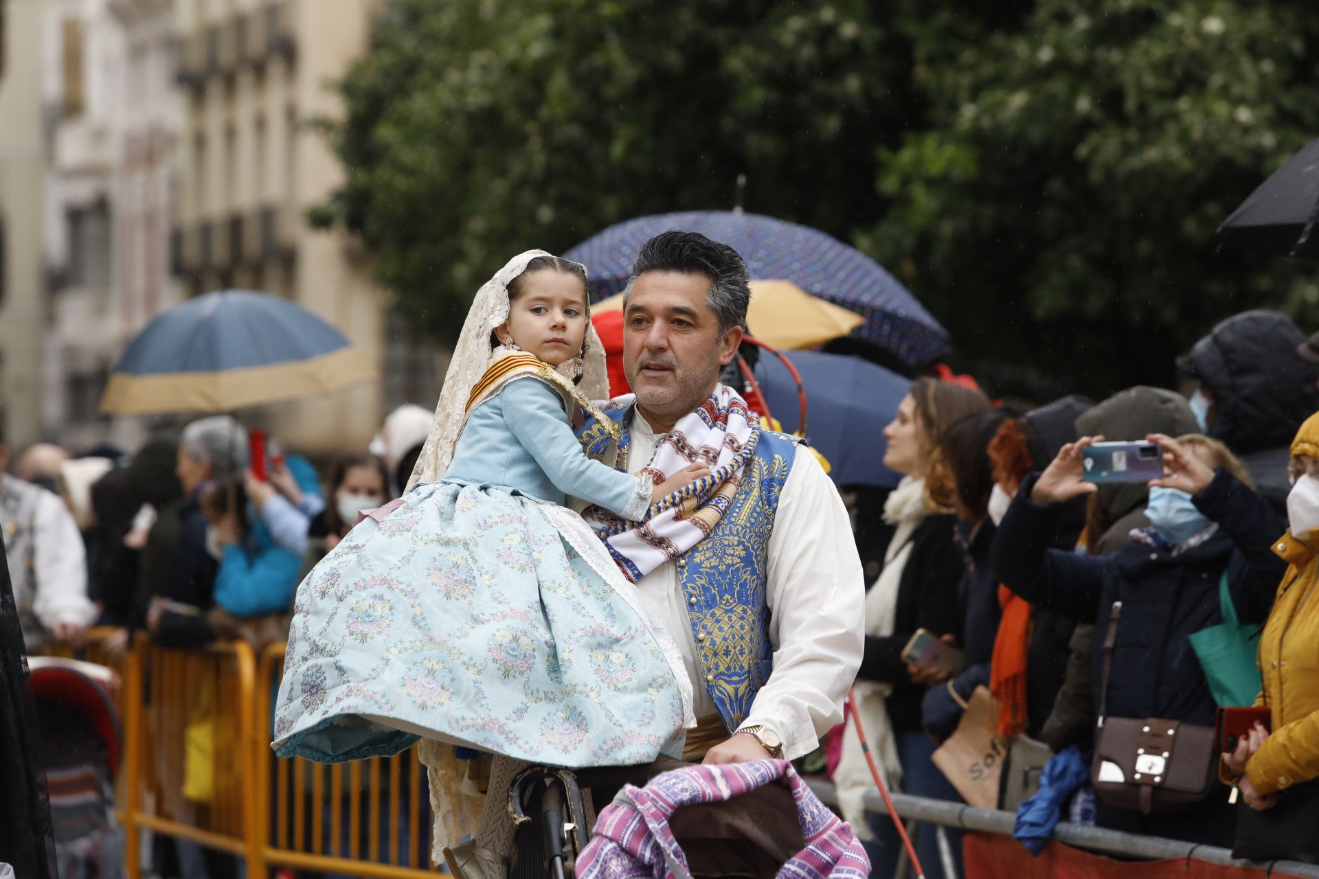 Búscate en el primer día de ofrenda por la calle de Quart (entre las 17:00 a las 18:00 horas)