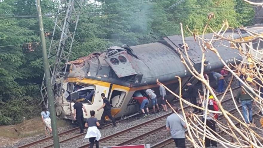 Al menos dos muertos al descarrilar un tren en Pontevedra