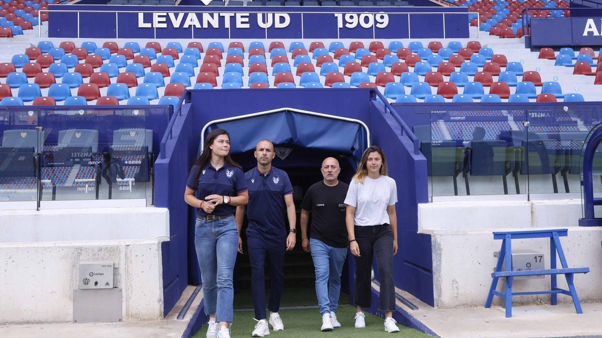 Los entrenadores y una capitana de cada equipo ofrecieron una rueda de prensa conjunta en el Ciutat de València